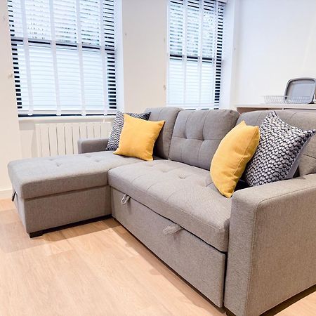 Spacious Modern 1 Bed Apartments In St Neots - Perfect For Contractors & Professionals - Free Parking - Wifi - Fully Equipped Kitchen - Smart Tv Ideal For Work Stays And Long Projects Ngoại thất bức ảnh