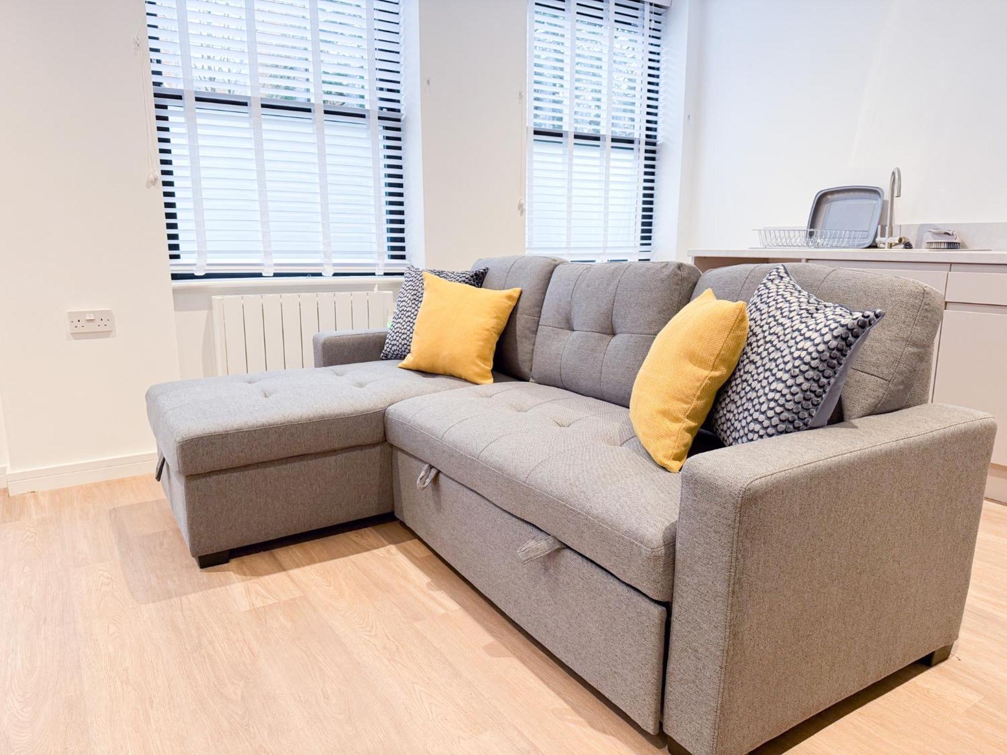 Spacious Modern 1 Bed Apartments In St Neots - Perfect For Contractors & Professionals - Free Parking - Wifi - Fully Equipped Kitchen - Smart Tv Ideal For Work Stays And Long Projects Ngoại thất bức ảnh