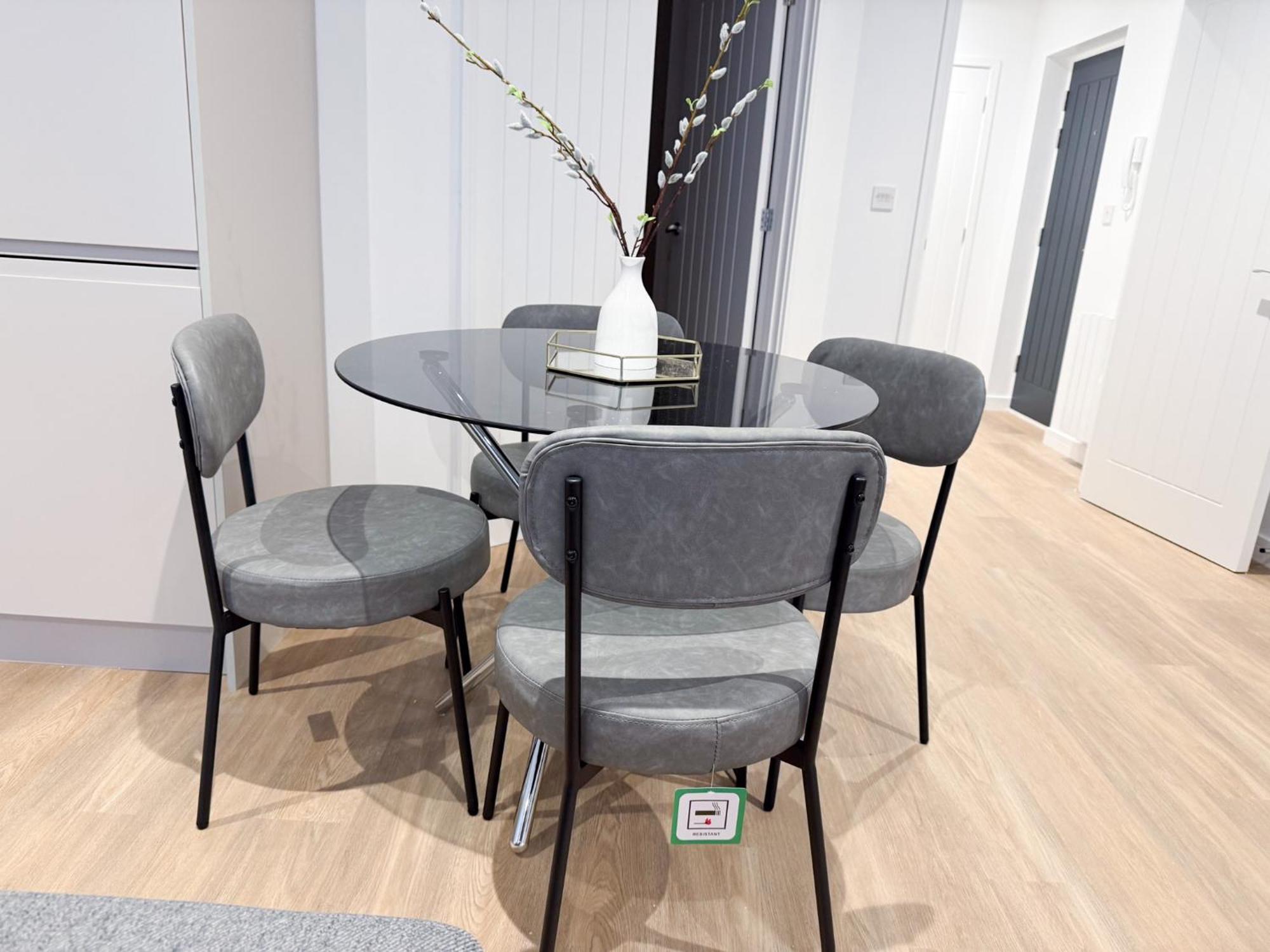 Spacious Modern 1 Bed Apartments In St Neots - Perfect For Contractors & Professionals - Free Parking - Wifi - Fully Equipped Kitchen - Smart Tv Ideal For Work Stays And Long Projects Ngoại thất bức ảnh