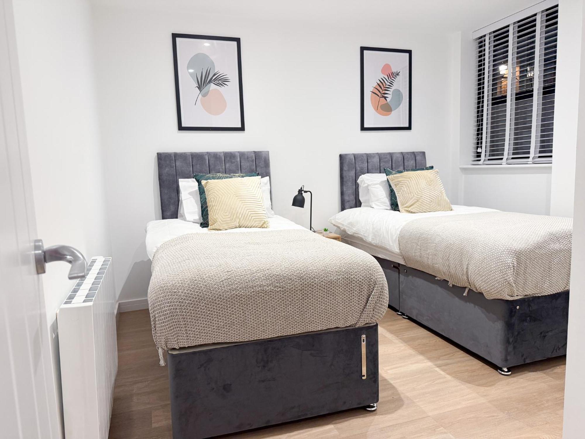 Spacious Modern 1 Bed Apartments In St Neots - Perfect For Contractors & Professionals - Free Parking - Wifi - Fully Equipped Kitchen - Smart Tv Ideal For Work Stays And Long Projects Ngoại thất bức ảnh