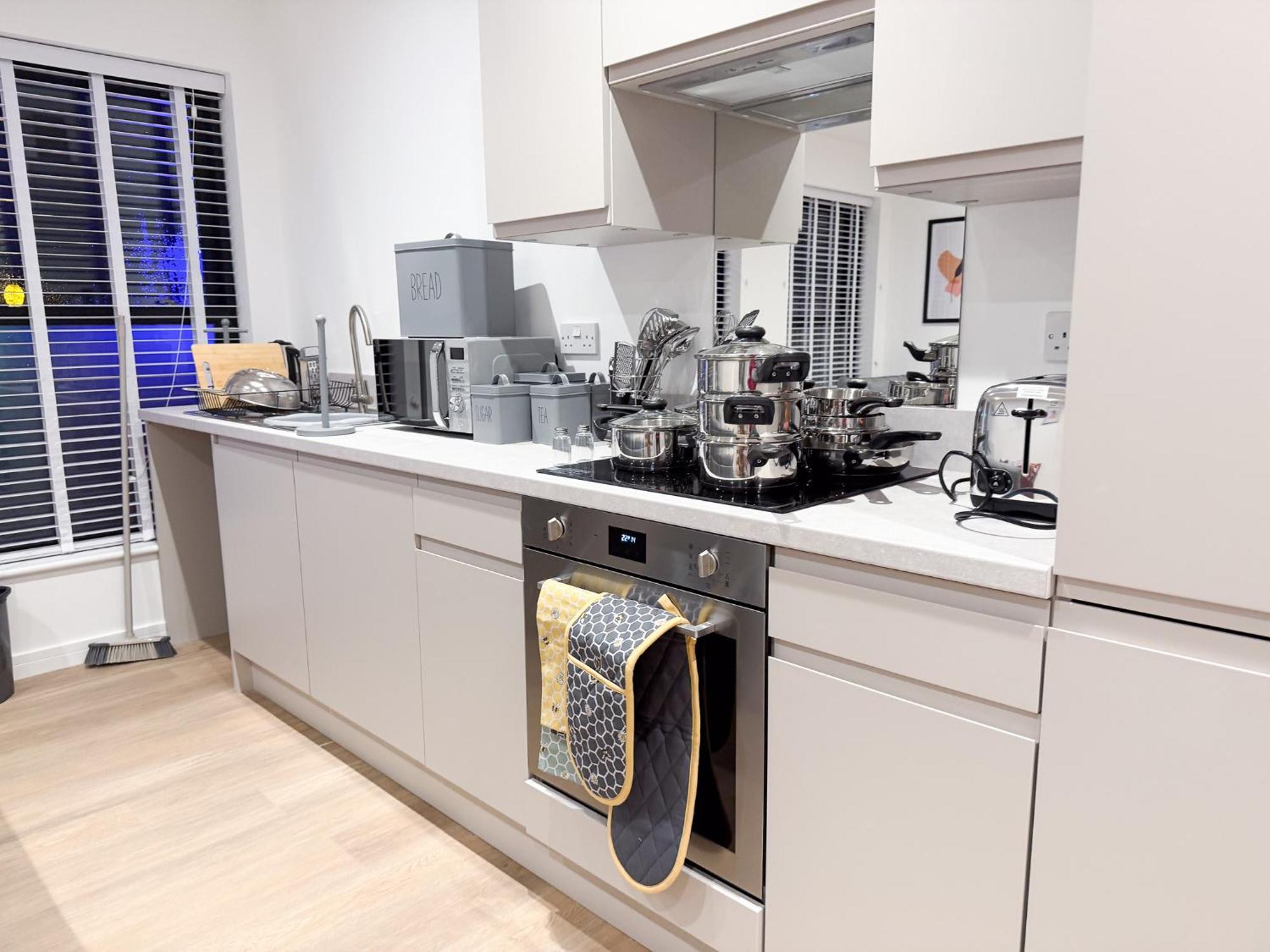 Spacious Modern 1 Bed Apartments In St Neots - Perfect For Contractors & Professionals - Free Parking - Wifi - Fully Equipped Kitchen - Smart Tv Ideal For Work Stays And Long Projects Ngoại thất bức ảnh