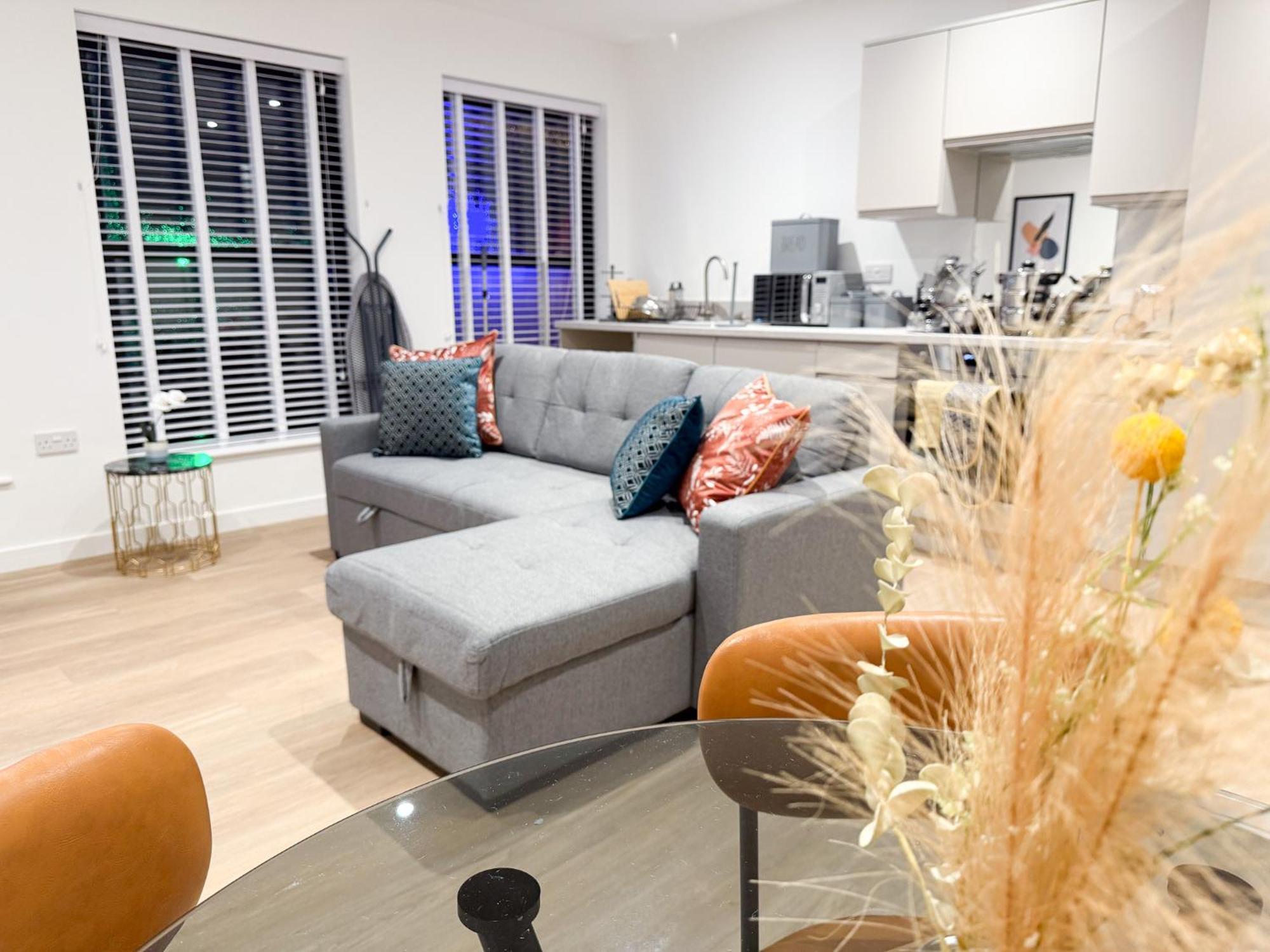 Spacious Modern 1 Bed Apartments In St Neots - Perfect For Contractors & Professionals - Free Parking - Wifi - Fully Equipped Kitchen - Smart Tv Ideal For Work Stays And Long Projects Ngoại thất bức ảnh
