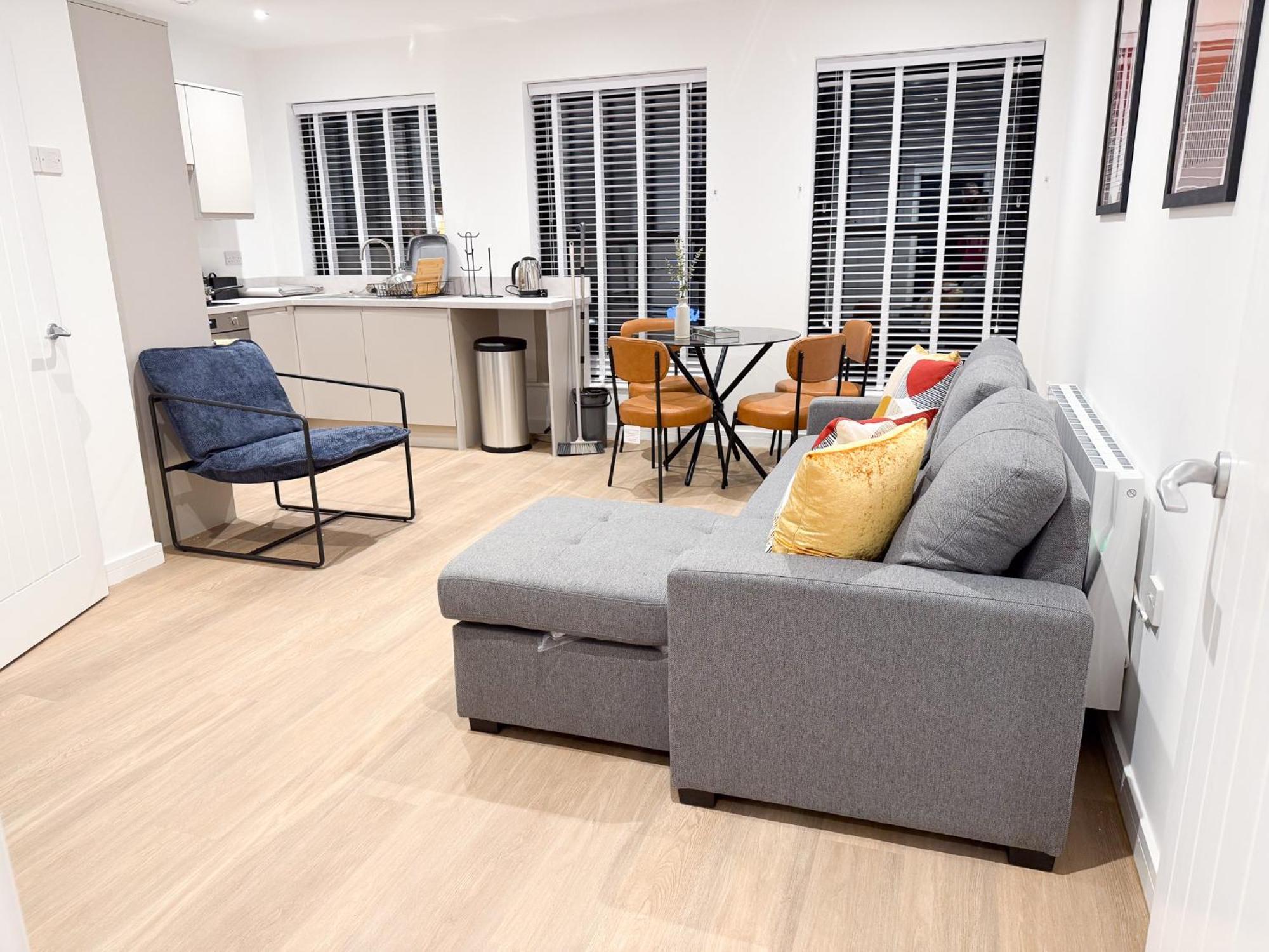 Spacious Modern 1 Bed Apartments In St Neots - Perfect For Contractors & Professionals - Free Parking - Wifi - Fully Equipped Kitchen - Smart Tv Ideal For Work Stays And Long Projects Ngoại thất bức ảnh