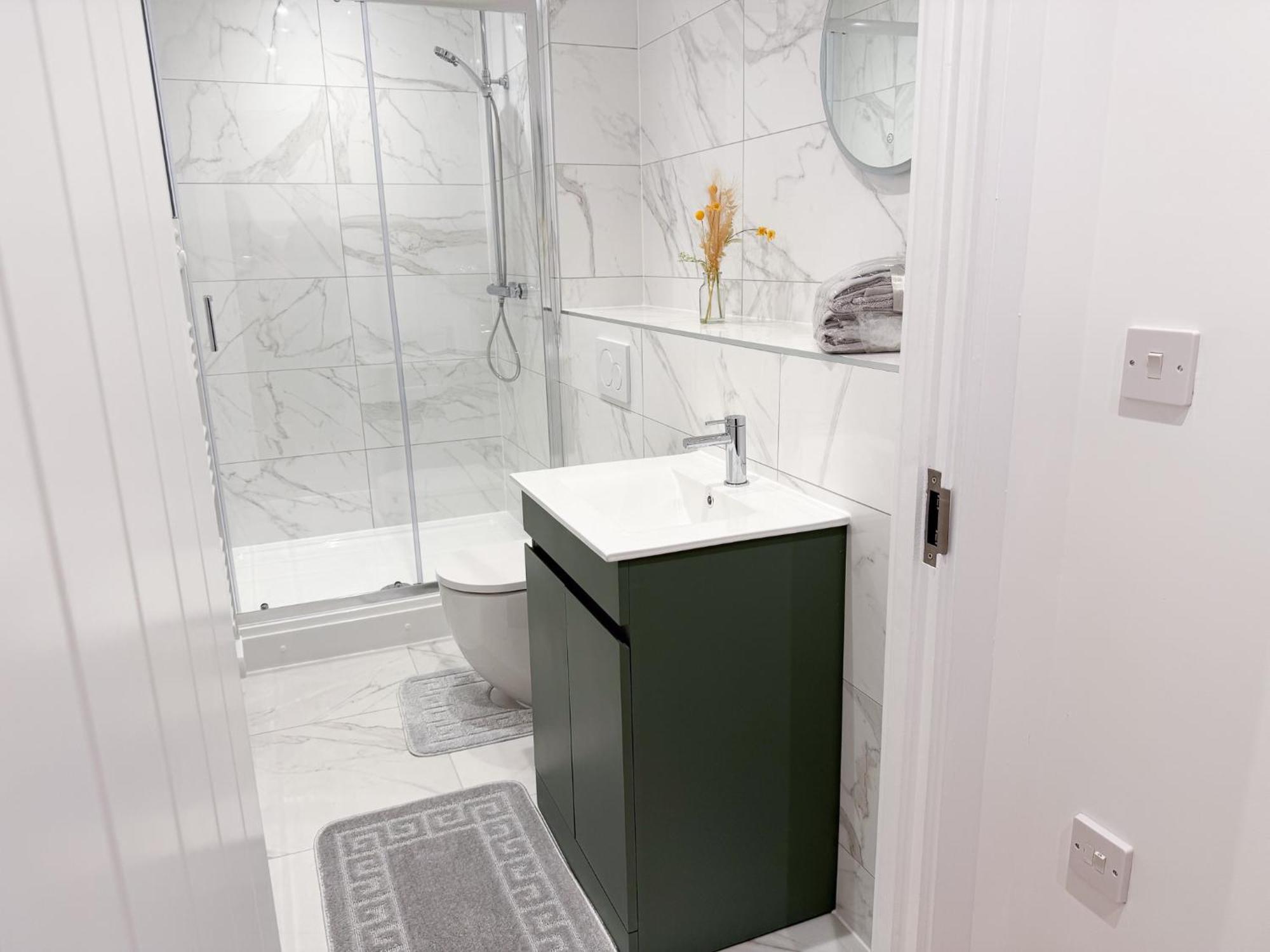 Spacious Modern 1 Bed Apartments In St Neots - Perfect For Contractors & Professionals - Free Parking - Wifi - Fully Equipped Kitchen - Smart Tv Ideal For Work Stays And Long Projects Ngoại thất bức ảnh
