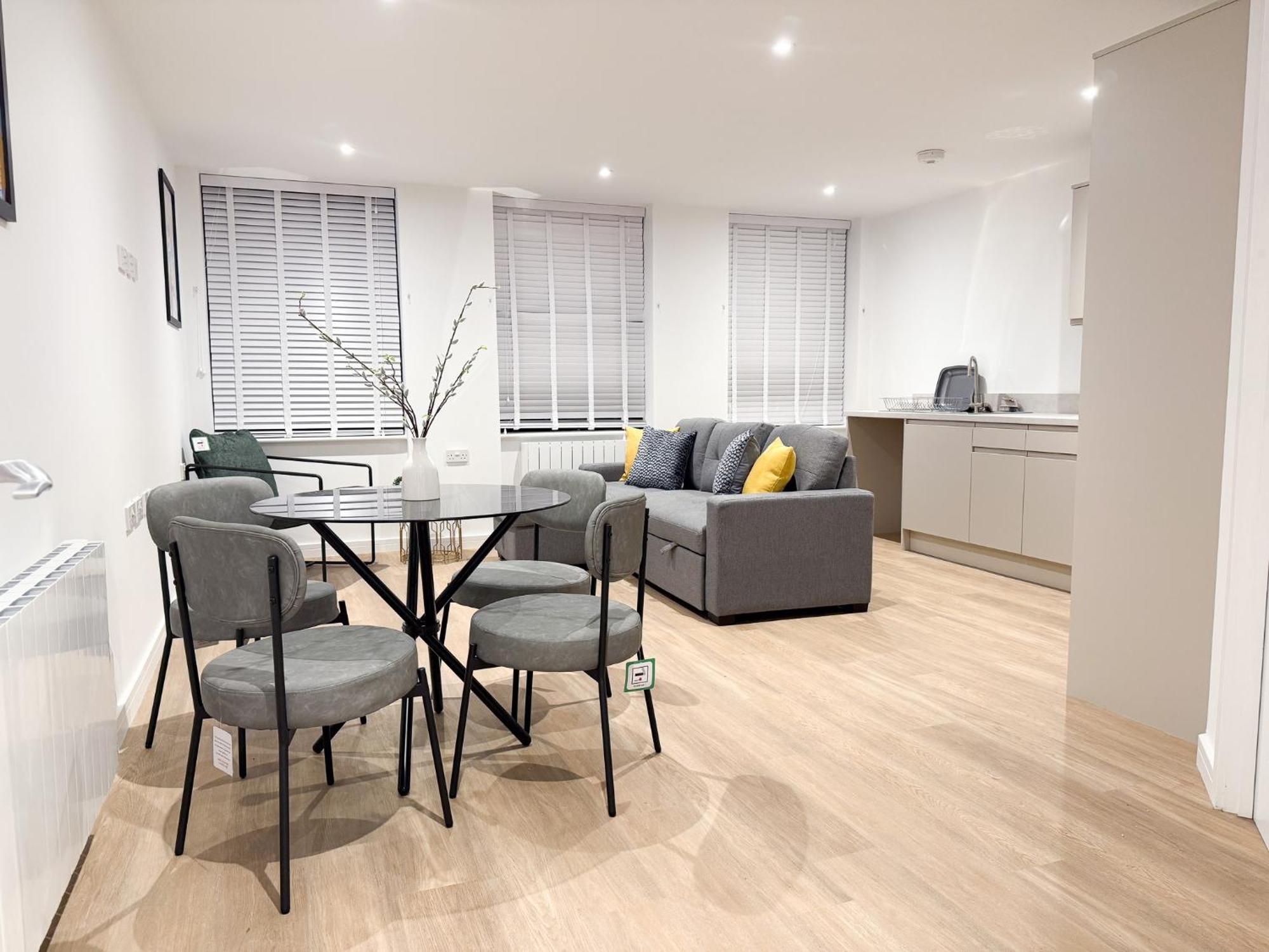 Spacious Modern 1 Bed Apartments In St Neots - Perfect For Contractors & Professionals - Free Parking - Wifi - Fully Equipped Kitchen - Smart Tv Ideal For Work Stays And Long Projects Ngoại thất bức ảnh