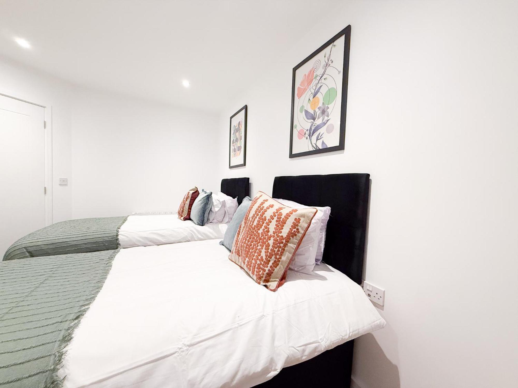 Spacious Modern 1 Bed Apartments In St Neots - Perfect For Contractors & Professionals - Free Parking - Wifi - Fully Equipped Kitchen - Smart Tv Ideal For Work Stays And Long Projects Ngoại thất bức ảnh