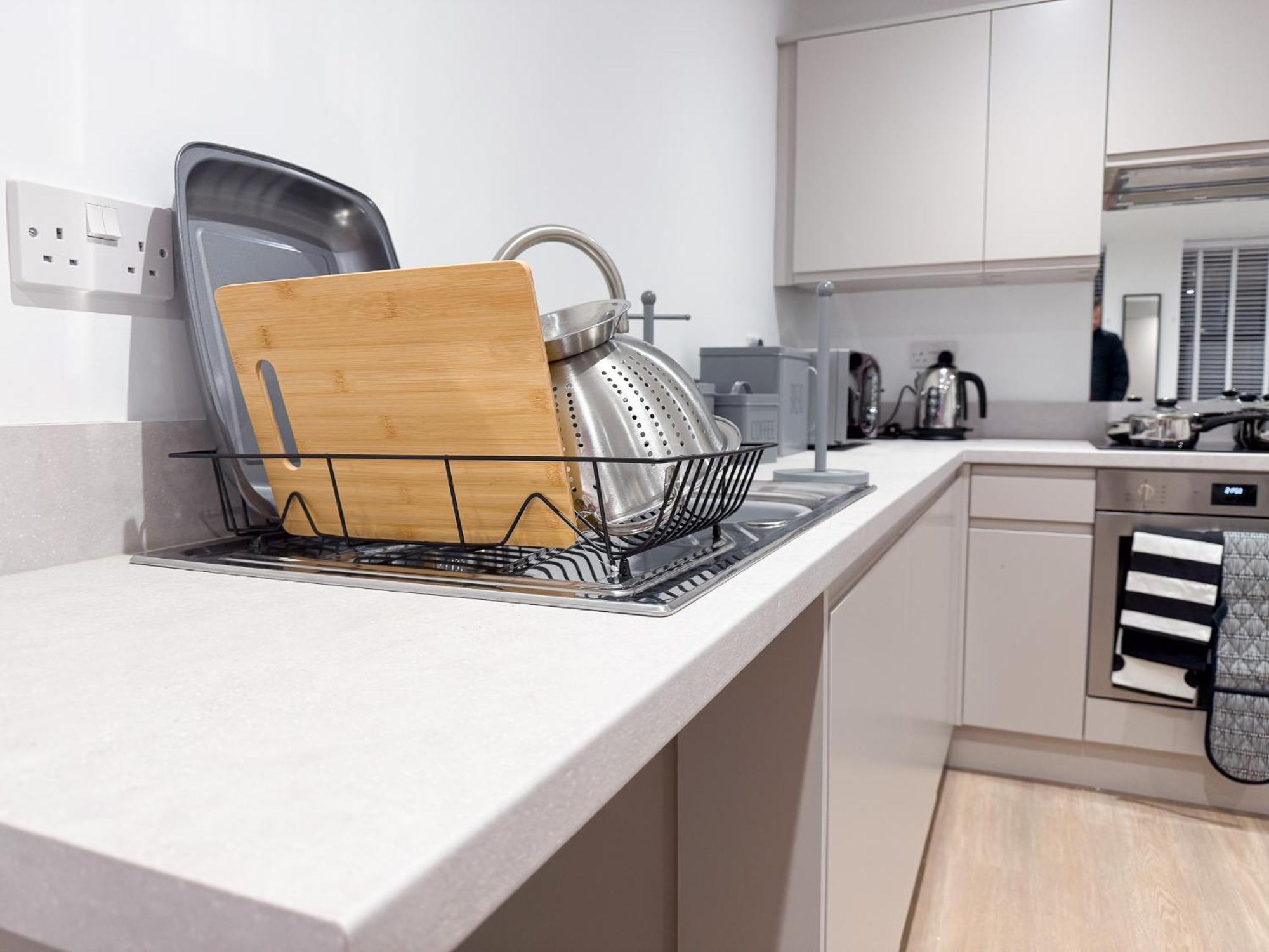 Spacious Modern 1 Bed Apartments In St Neots - Perfect For Contractors & Professionals - Free Parking - Wifi - Fully Equipped Kitchen - Smart Tv Ideal For Work Stays And Long Projects Ngoại thất bức ảnh