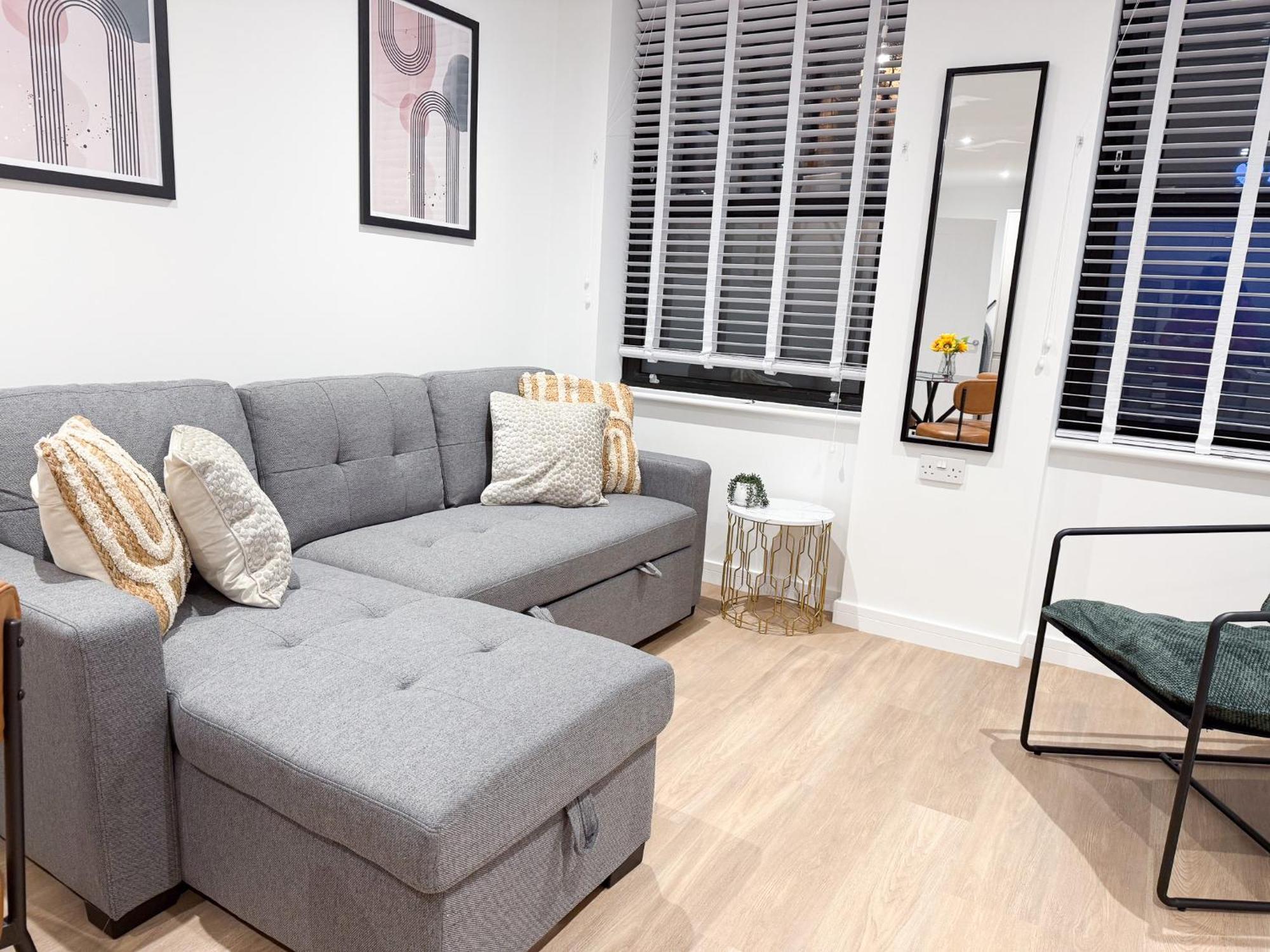 Spacious Modern 1 Bed Apartments In St Neots - Perfect For Contractors & Professionals - Free Parking - Wifi - Fully Equipped Kitchen - Smart Tv Ideal For Work Stays And Long Projects Ngoại thất bức ảnh