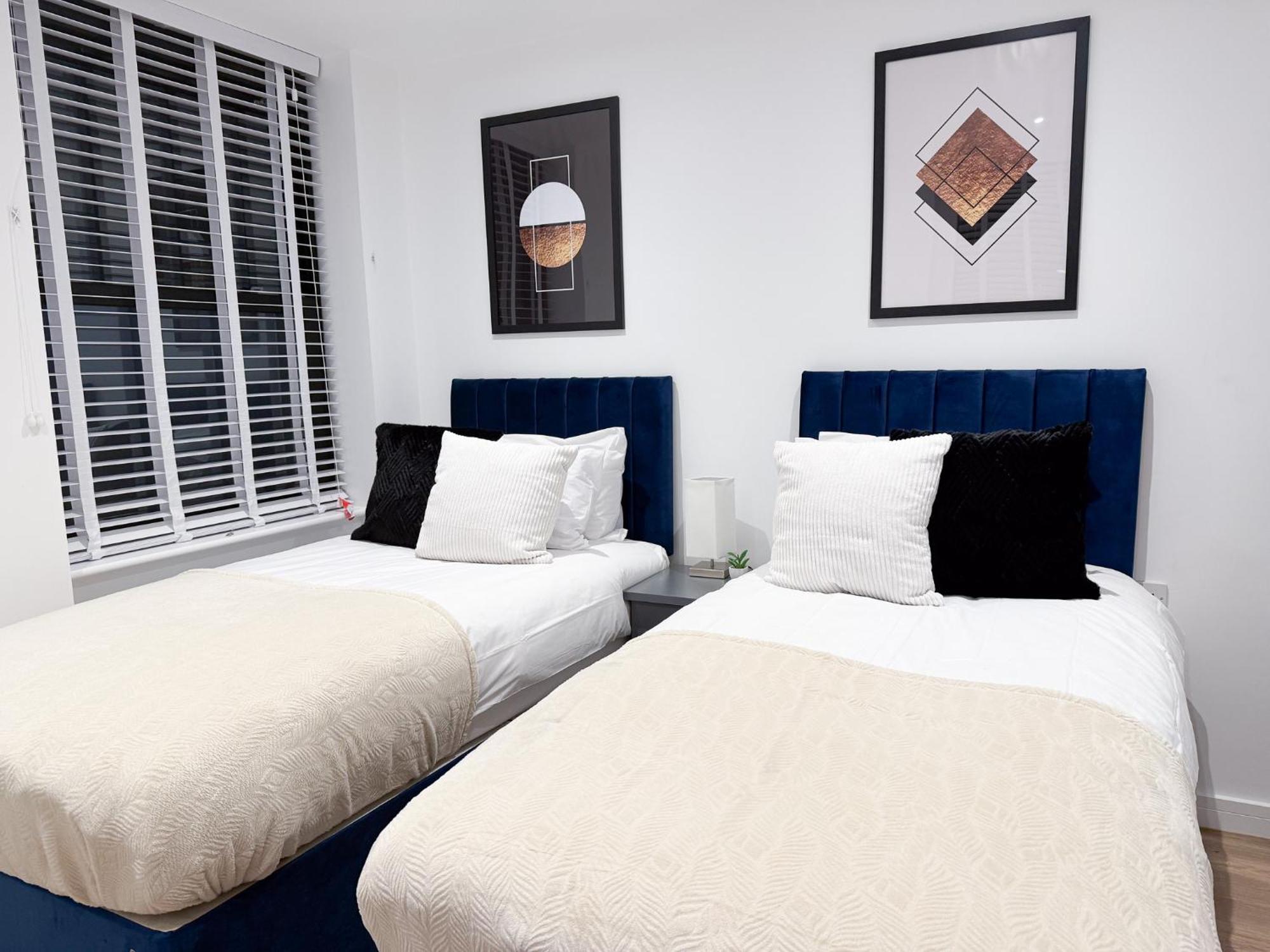 Spacious Modern 1 Bed Apartments In St Neots - Perfect For Contractors & Professionals - Free Parking - Wifi - Fully Equipped Kitchen - Smart Tv Ideal For Work Stays And Long Projects Ngoại thất bức ảnh