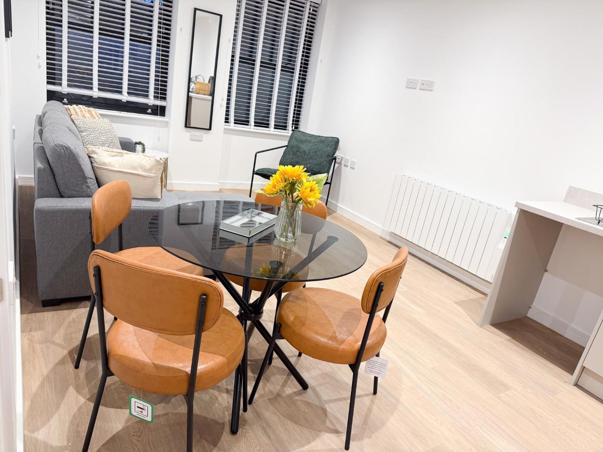 Spacious Modern 1 Bed Apartments In St Neots - Perfect For Contractors & Professionals - Free Parking - Wifi - Fully Equipped Kitchen - Smart Tv Ideal For Work Stays And Long Projects Ngoại thất bức ảnh
